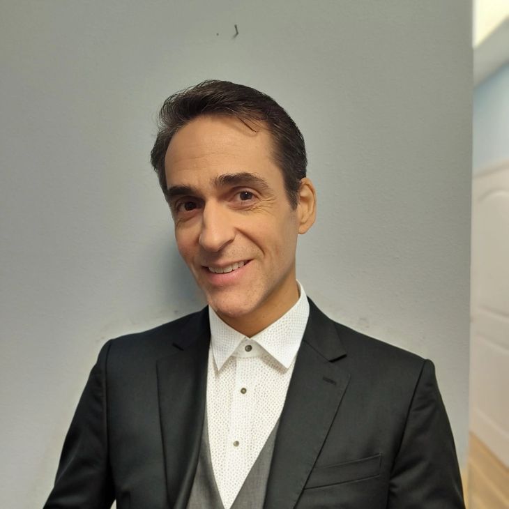 Portrait of Damian Bonazzoli, Guitar · Composition instructor at Elite Academy